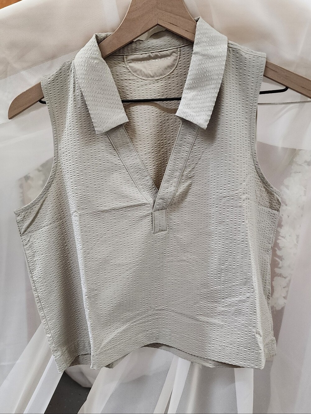 Sleeveless Collared V-Neck Tank Top - Light Gray